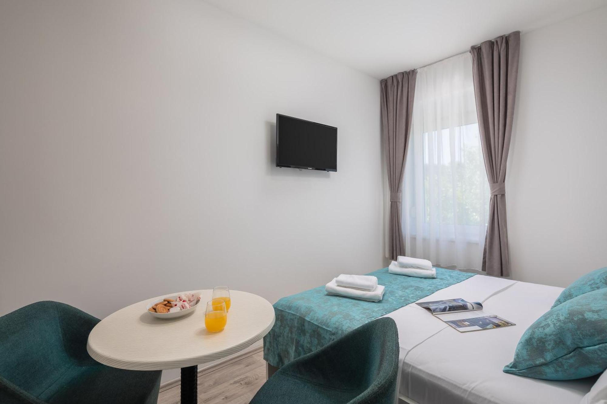 Beachfront Apartments Providenca With Free Parking Makarska Dış mekan fotoğraf