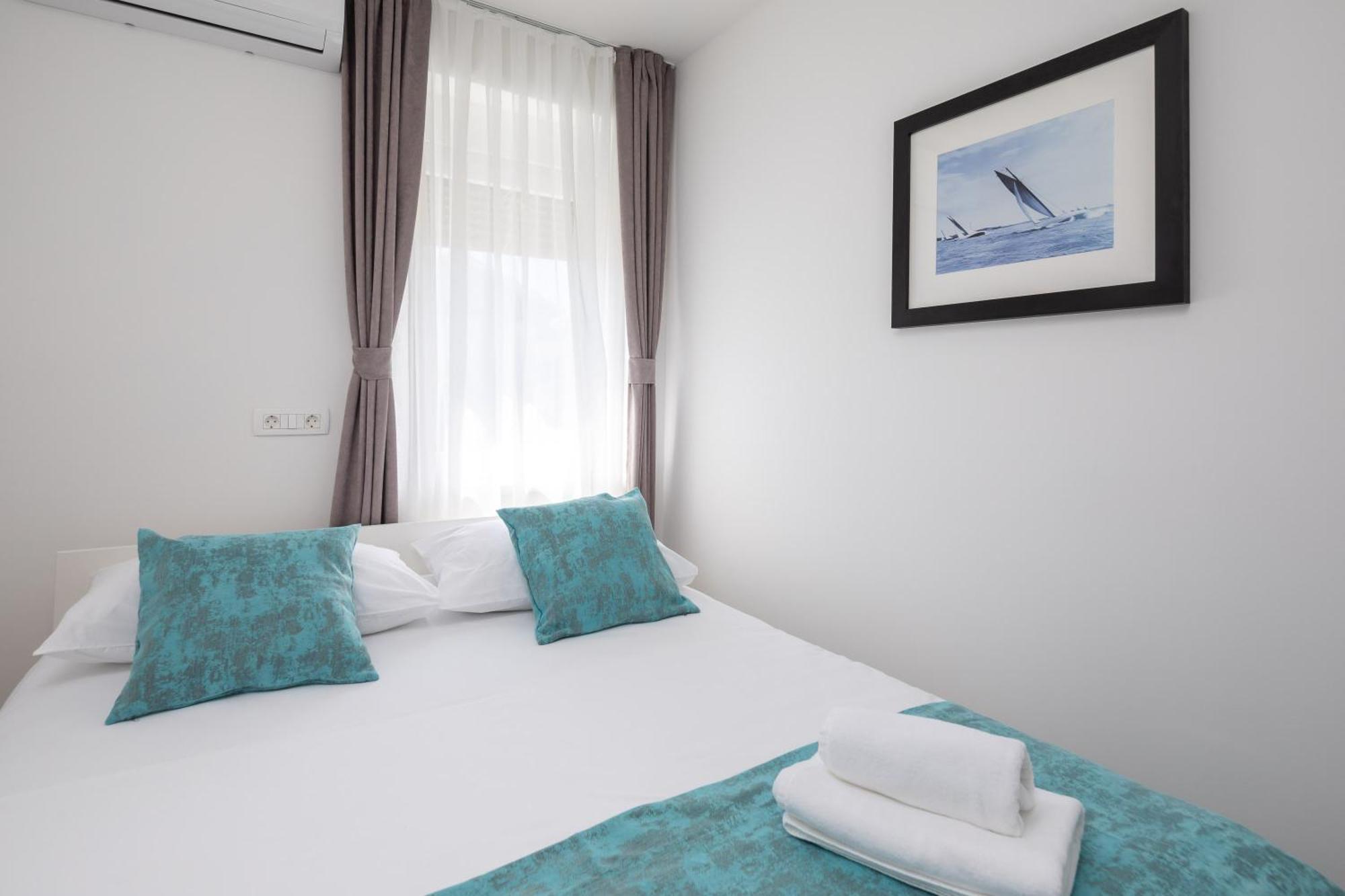 Beachfront Apartments Providenca With Free Parking Makarska Oda fotoğraf