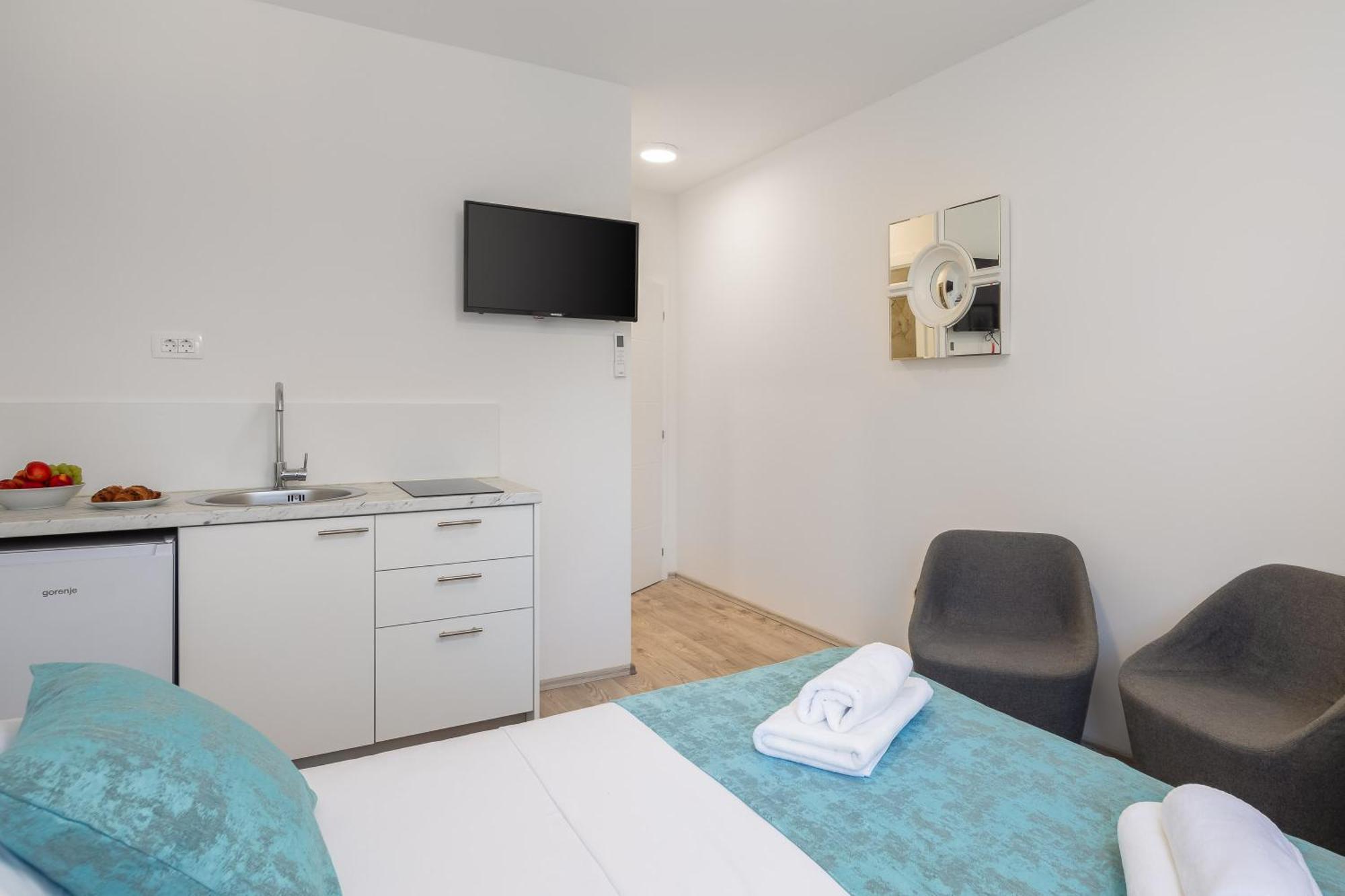 Beachfront Apartments Providenca With Free Parking Makarska Oda fotoğraf