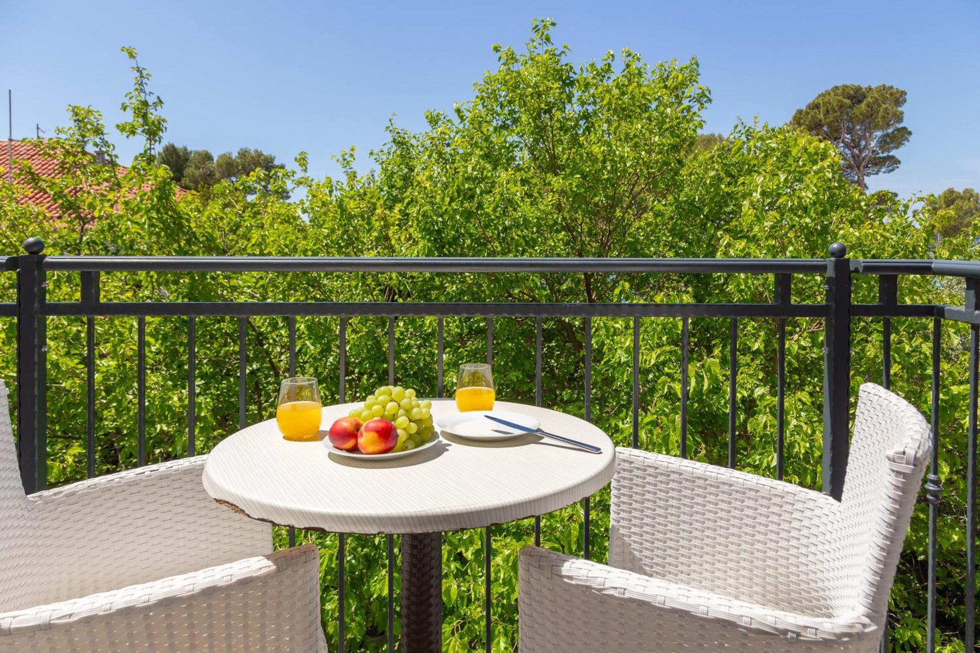 Beachfront Apartments Providenca With Free Parking Makarska Dış mekan fotoğraf