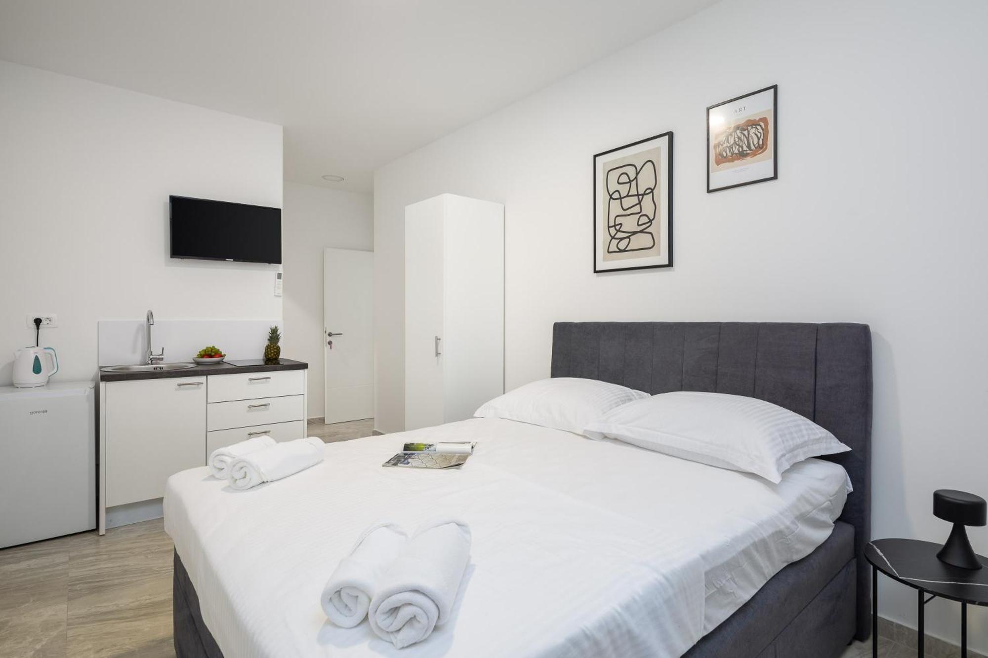 Beachfront Apartments Providenca With Free Parking Makarska Oda fotoğraf