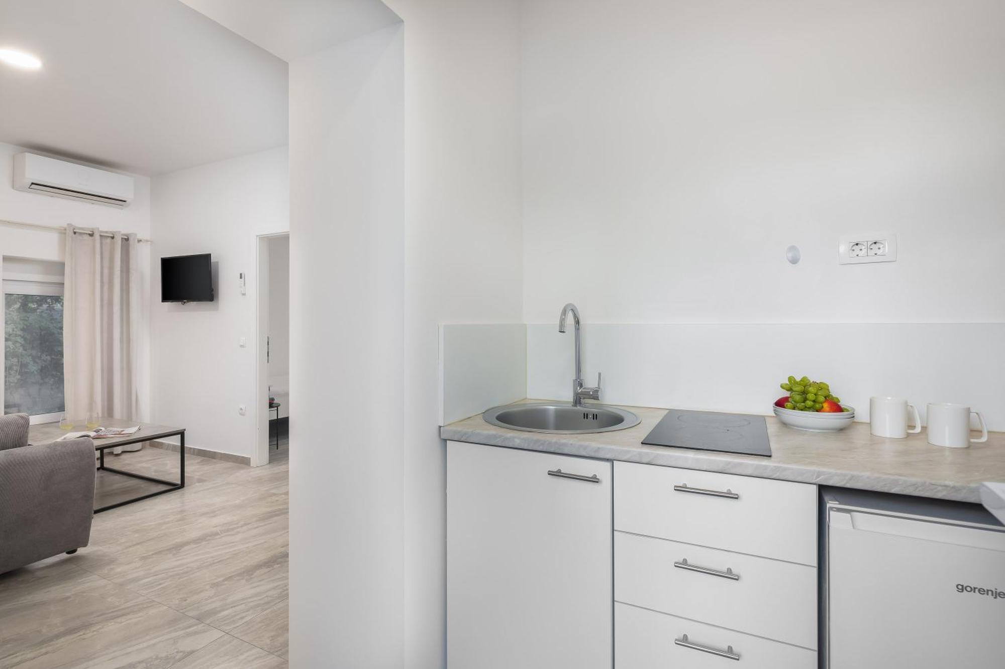 Beachfront Apartments Providenca With Free Parking Makarska Oda fotoğraf